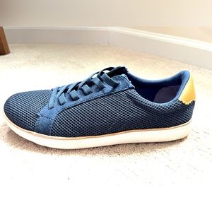 Dr. Scholl’s seaside sneaker